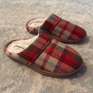 Dearfoams lady’s slippers- New without tags